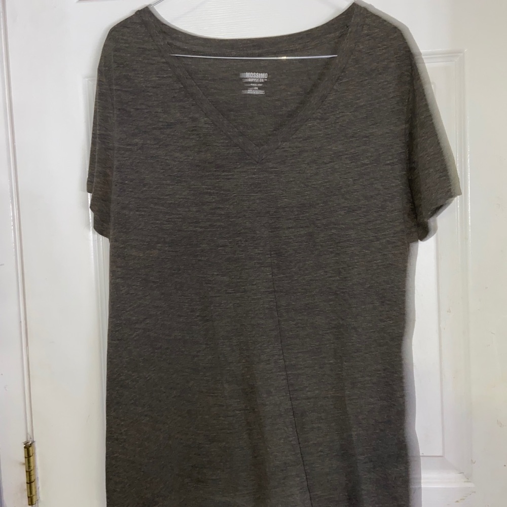 Grey v neck 🤍